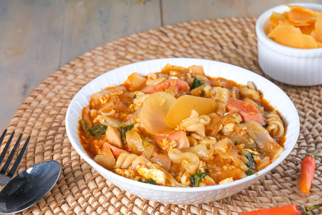 Mengapa Makan Seblak Begitu Digemari Kaum Hawa? Ini Alasannya-nexzine.id
