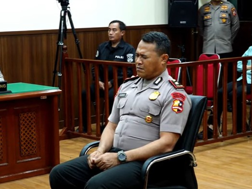Tangis Kompol Kosmas Pecah di Sidang Etik, Saya Hanya Jalankan Perintah Komandan-nexzine.id Tangis Kompol Kosmas Pecah di Sidang Etik, Saya Hanya Jalankan Perintah Komandan-nexzine.id