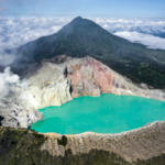Tips Waktu yang Tepat Untuk Menikmati Blue Fire di Kawah Ijen, Wisatawan Wajib Tau!
