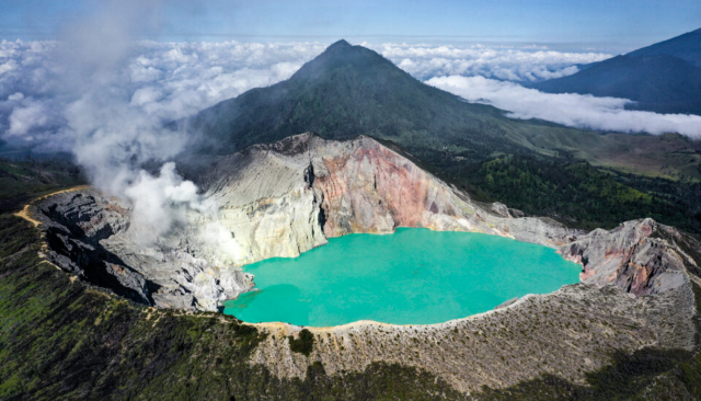 Tips Waktu yang Tepat Untuk Menikmati Blue Fire di Kawah Ijen, Wisatawan Wajib Tau!