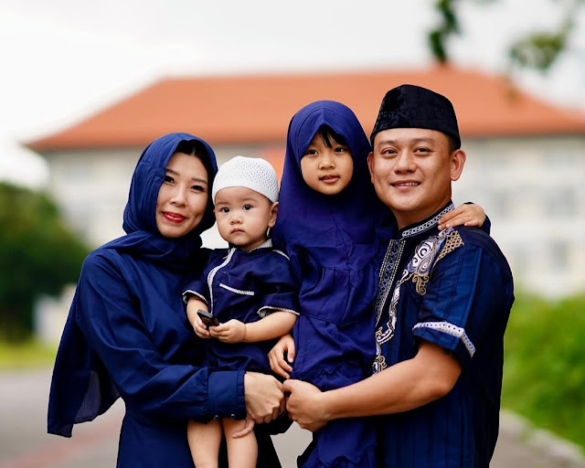 Bobon Santoso Resmi Mualaf! Dibimbing Ustaz Derry Sulaiman.