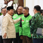 Prabowo Bertemu Mitra Ojol, Senyum Lebar Sambut Bonus Hari Raya.