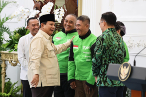 Prabowo Bertemu Mitra Ojol, Senyum Lebar Sambut Bonus Hari Raya.