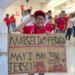 Viral! Marselino Ferdinan Lempar Jersey untuk Bocah di Tribun, tapi Dibawa Kabur Penonton Lain.