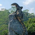 Tugu Biawak Rp50 Juta Viral, Publik Bandingkan dengan Patung Penyu Rp15 Miliar yang Rusak