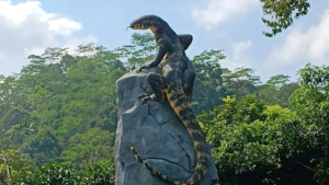 Tugu Biawak Rp50 Juta Viral, Publik Bandingkan dengan Patung Penyu Rp15 Miliar yang Rusak