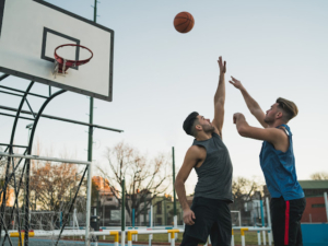 5 Kesalahan Pemula Saat Main Basket dan Cara Menghindarinya