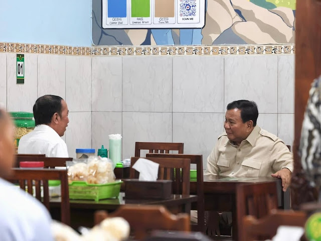 Jokowi Traktir Prabowo di Warung Sederhana, Bahas Isu Personal Usai Agenda Kenegaraan