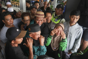 Tangis Keluarga Penumpang Kapal Tenggelam Usai Ditemukan Meninggal dalam Tragedi KMP Tunu Pratama Jaya