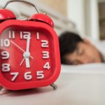 Cara Bangun Pagi Tanpa Alarm untuk Anak Kos: Tips Jitu yang Nggak Bikin Stres
