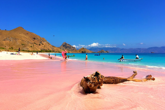 Salah Satu Pantai Tercantik di Indonesia yang Wajib Kamu Kunjungi