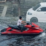 Naik Jet Ski di Tengah Banjir, Warga Bali Jadi Sorotan