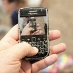 Evolusi Desain Smartphone dalam 20 Tahun Terakhir: Dari Tombol Fisik hingga Layar Lipat