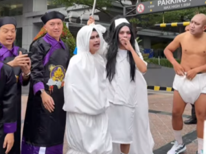 Agak Laen Galang Donasi Korban Banjir dan Longsor di Sumatera, Tampil Berkostum Hantu Saat CFD Bundaran HI