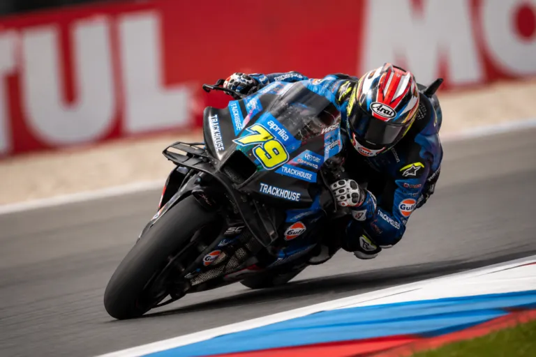 Pembalap Trackhouse Racing Ai Ogura saat berhasil memenangkan balapan MotoGP di Sirkuit Assen 2026.