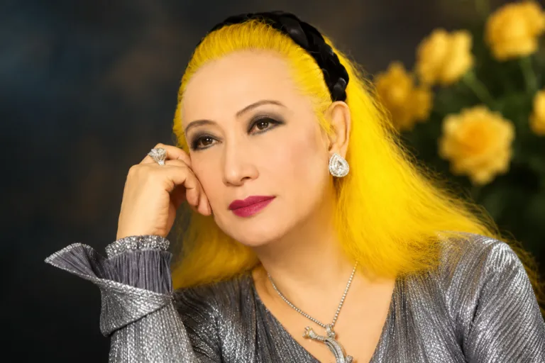 Penyanyi legendaris Jepang Akihiro Miwa tersenyum damai semasa hidupnya.