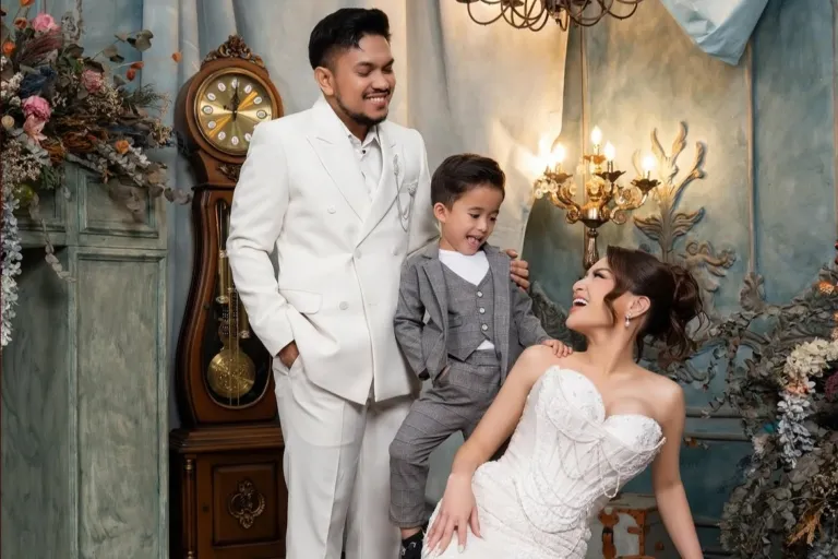 Nathalie Holscher dan Aripat melakukan pemotretan prewedding bertema internasional bersama Adzam.