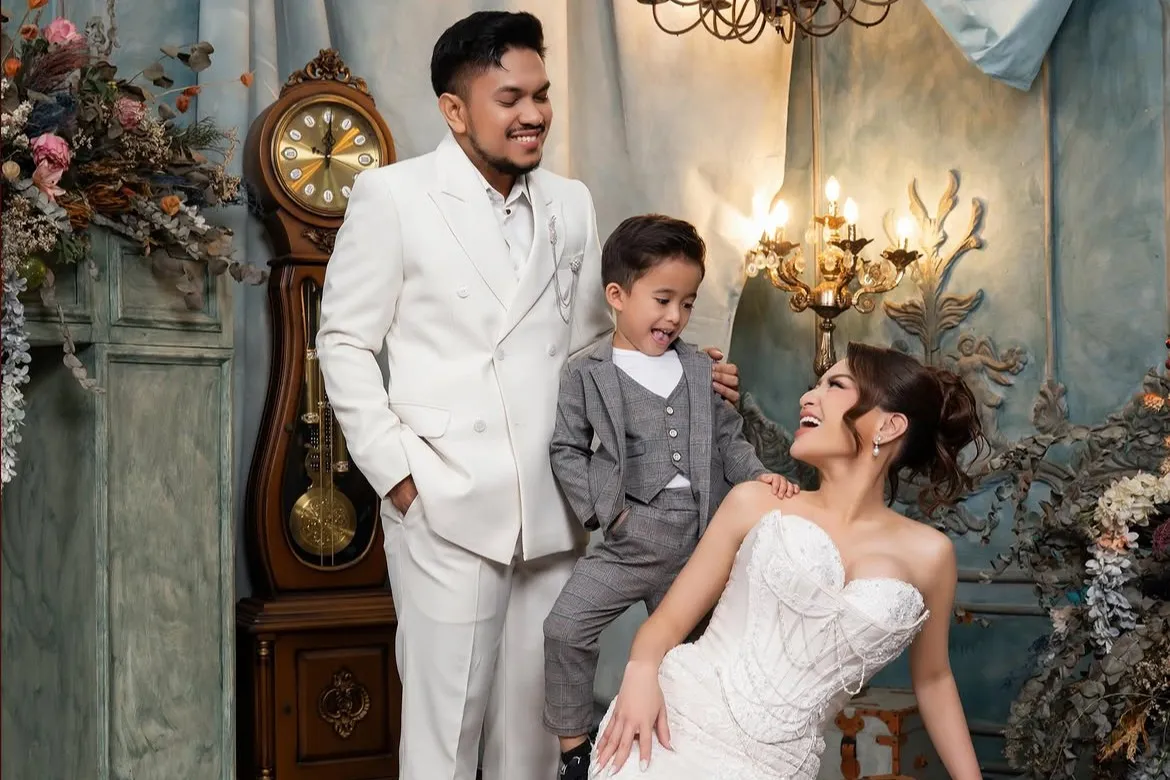 Nathalie Holscher dan Aripat melakukan pemotretan prewedding bertema internasional bersama Adzam.