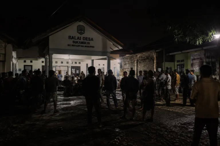Suasana mediasi warga terkait dugaan hubungan sesama jenis di Comal Pemalang.