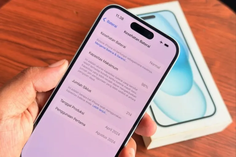 Tampilan visual indikator kapasitas maksimal atau battery health iPhone pada layar smartphone yang modern.