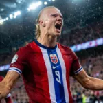 Striker tim nasional Norwegia Erling Haaland merayakan gol dalam pertandingan babak 16 besar Piala Dunia 2026 melawan Brasil di Stadion MetLife.