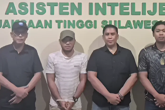 Tim Tabur Intelijen Kejati Sulut saat menangkap buron kasus perlindungan anak bernama Indra di Minahasa Utara setelah 3 tahun melarikan diri.