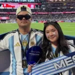 Suporter sepak bola asal Sambas Kalimantan Barat saat menonton langsung pertandingan Piala Dunia di stadion.