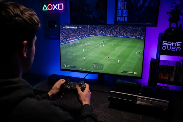 Panduan formasi dan trik cara bertahan PES PS3 agar tidak mudah kebobolan saat tanding.