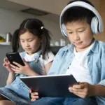 orang tua yang perlu memahami bahasa slang internet modern.