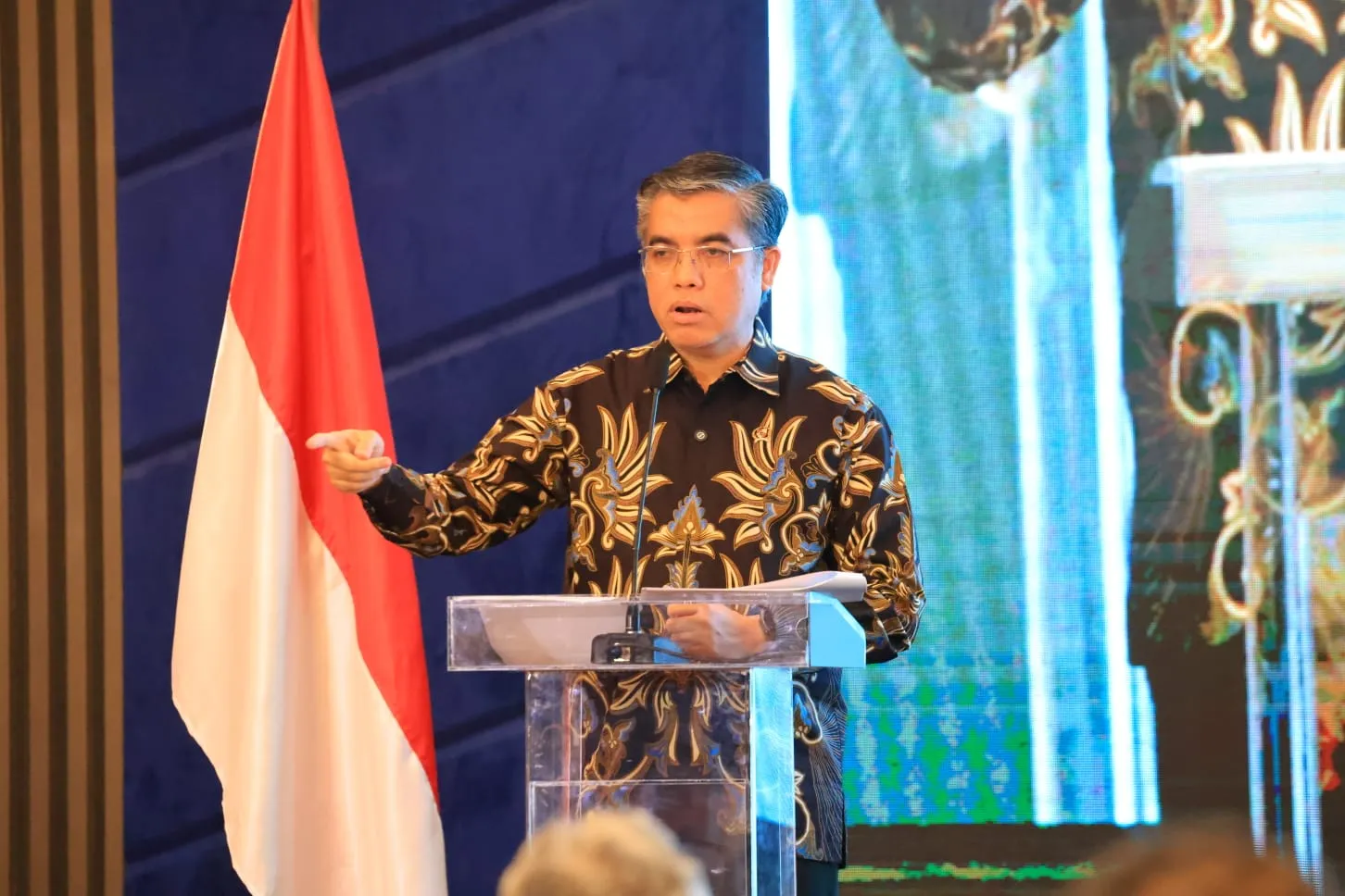 penguatan kompetensi lulusan perguruan tinggi untuk kebutuhan dunia kerja