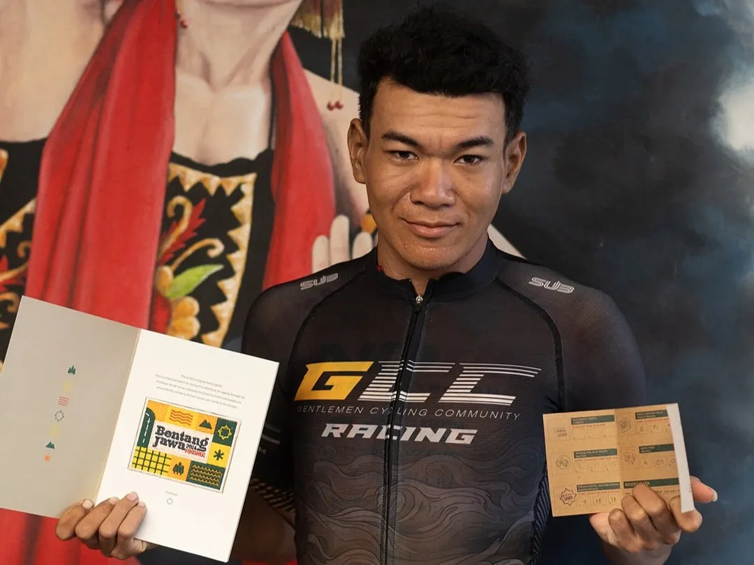 Zidan Attala Nouval Hidayat saat menjuarai balap sepeda jarak jauh Bentang Jawa 2026.